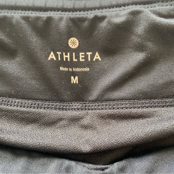 Athleta Ready Set Go Reflective Shorts Sz Medium - Picture 7 of 8